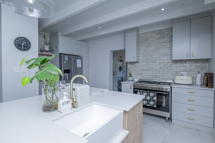 4 Bedroom Property for Sale in Hoog En Droog Western Cape